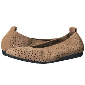 Arche Lilly Ballet Flats in Perforated Nubuck Size 38 / 7